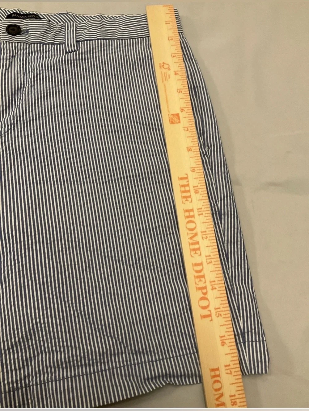 Banana Republic Men’s Aiden Chino Blue and White Striped Flat-Front Shorts